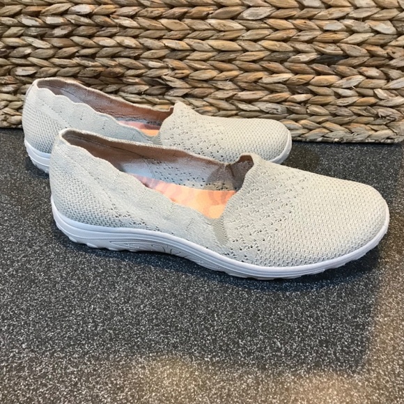 Skechers Cream and Gray Flats Sporty Slip-On Loafers - Size 9 - Picture 9 of 13